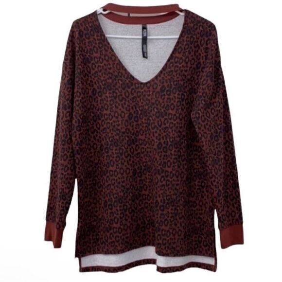 Victoria's Secret Sports Animal Print Top(Size XS) - Picture 3 of 6